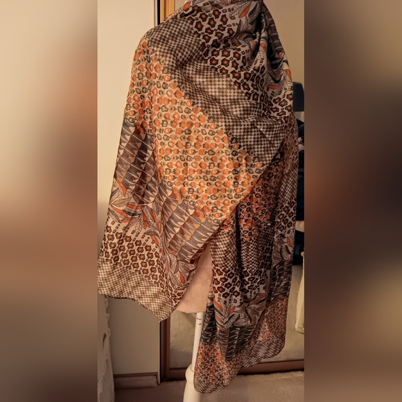D&Y~Brown Tan Geometric Print Lightweight Neutral Wrap Scarf NWT - Picture 2 of 15